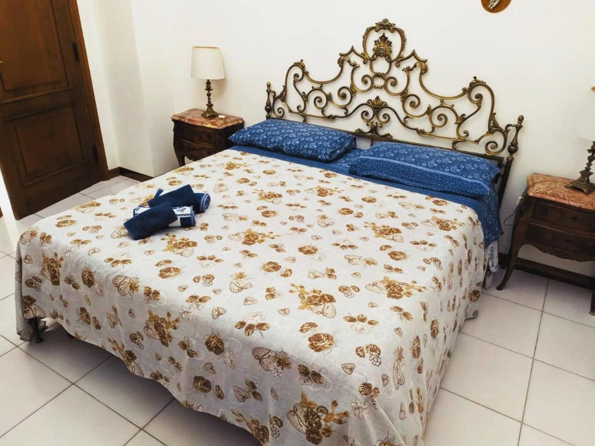 Peppino'S Room Naples Exterior photo