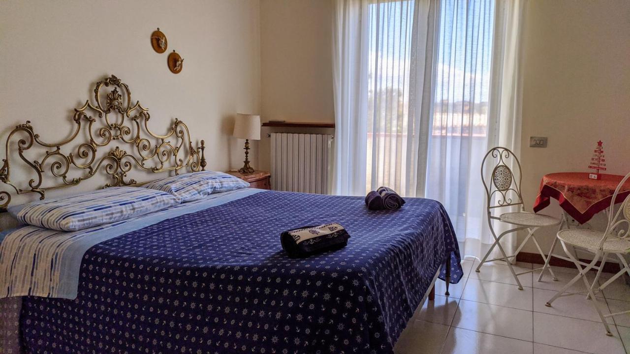 Peppino'S Room Naples Exterior photo